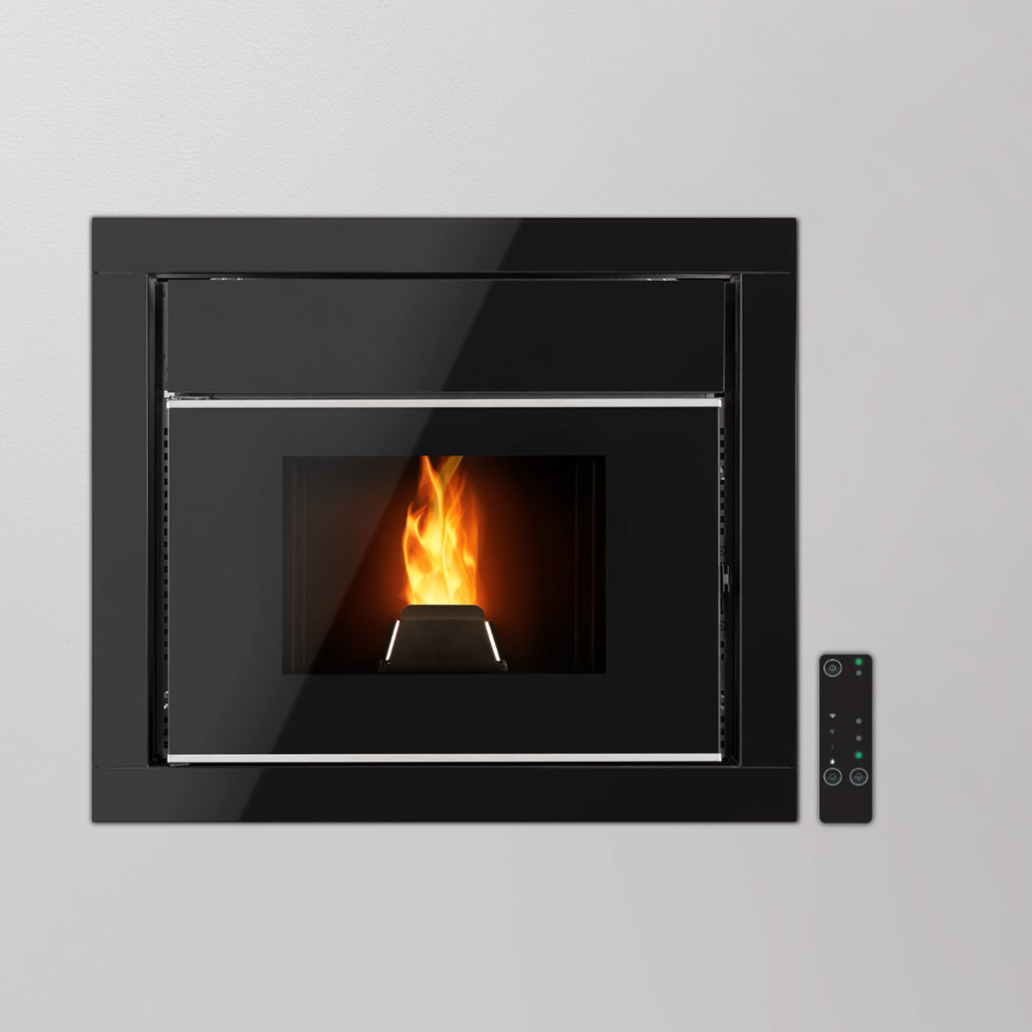 Estufa de pellets Aquatek P Vision en negro con puerta de cristal, ideal para calefacción central de viviendas grandes hasta 561 m³